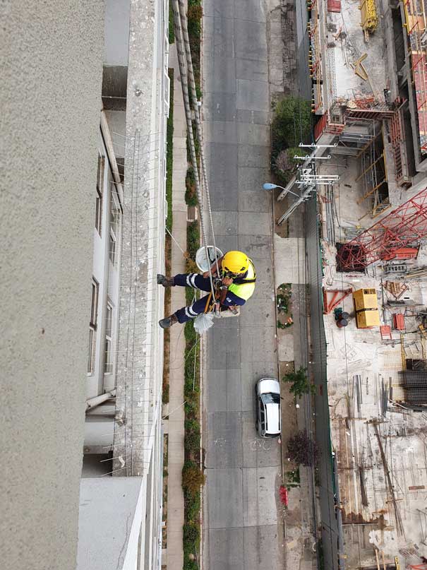 Instalación de puas antipalomas