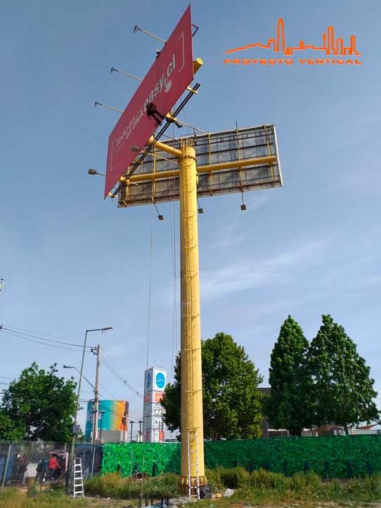 Instalación de estructuras publicitarias