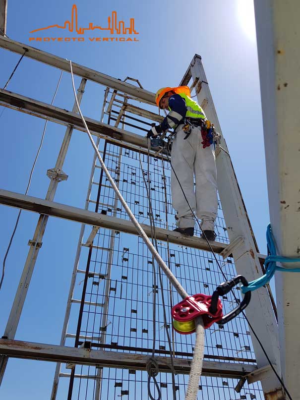 Retiro de estructuras publicitarias y gigantografías